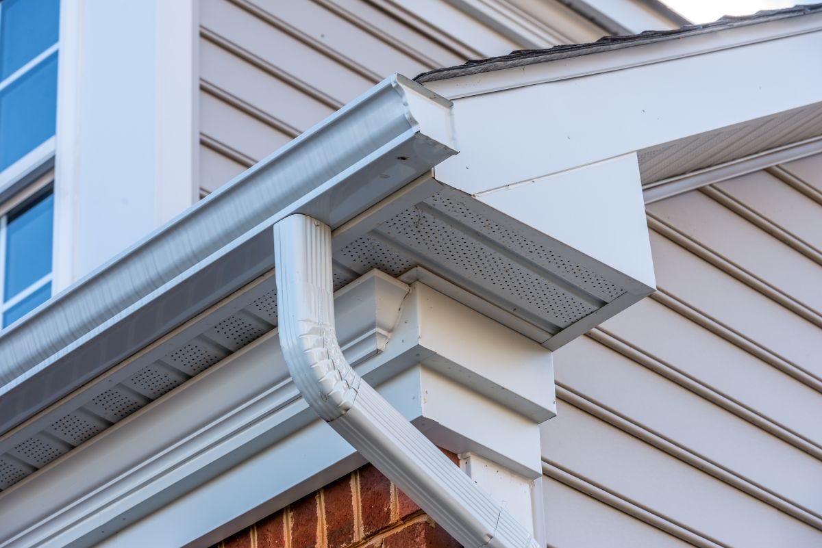 what are eaves  water system close up